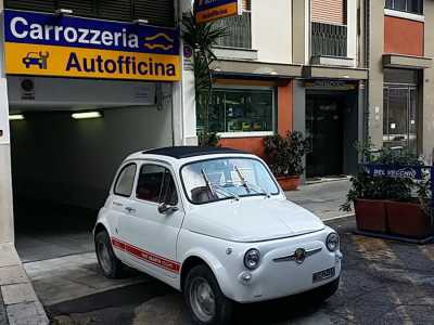 Proseguiamo spostandoci nel quartiere Carrassi. Siamo in via De Amicis 106, dove incastonata fra palazzi e negozietti, alza quotidianamente le serrande dal 1967 la Del Vecchio Carservice